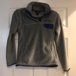 Size small Patagonia pull over. FITS MORE LIKE XS